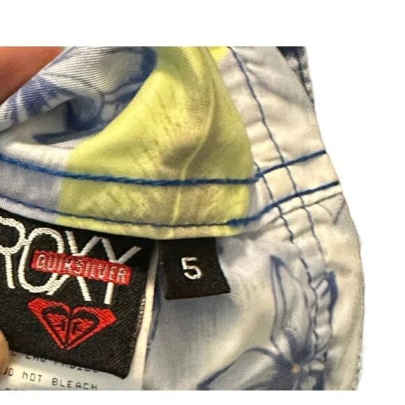 Roxy‎ Floral Shorts - Picture 4 of 5